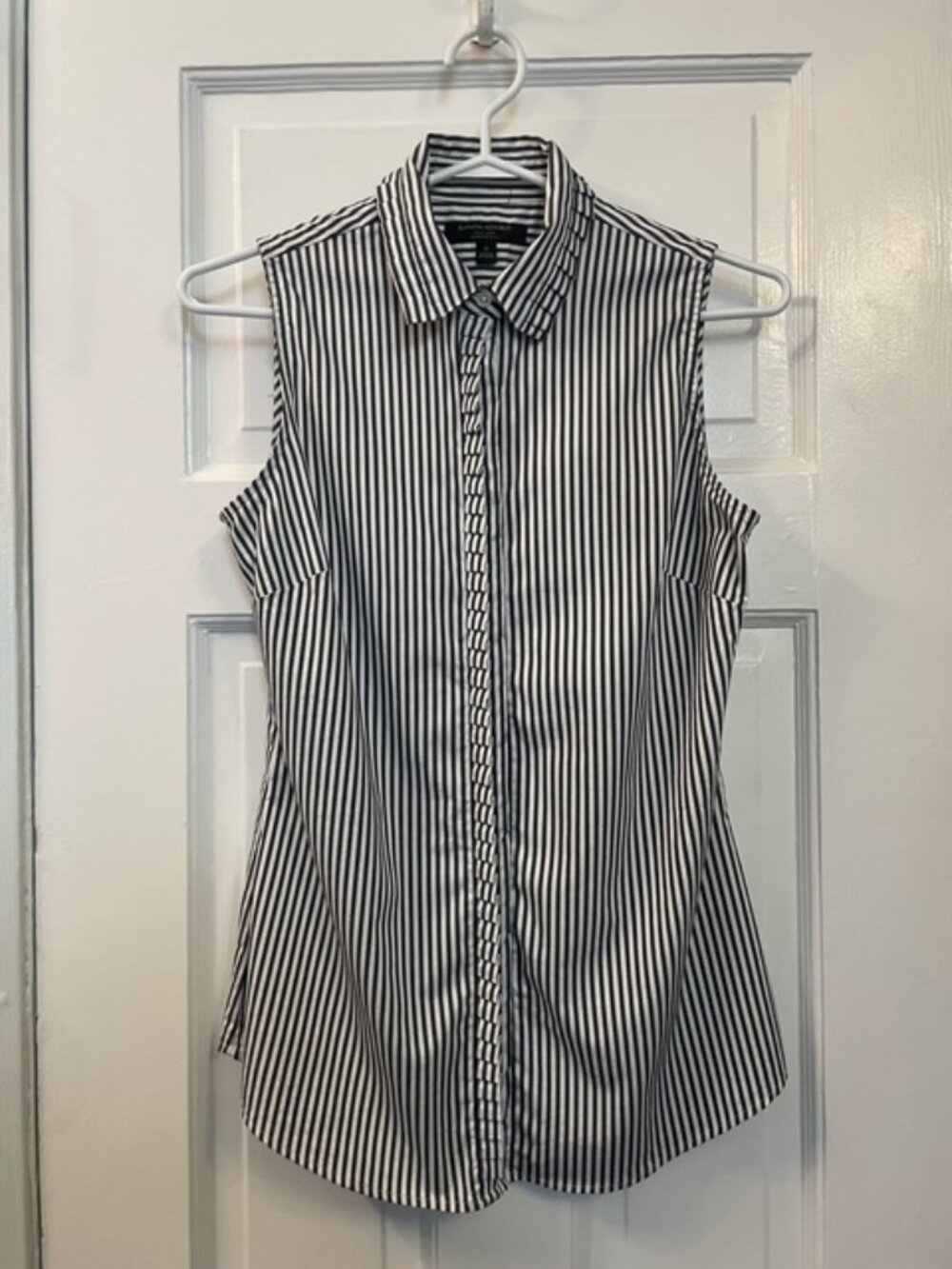 Banana Republic Riley Tailored Sleeveless Dress Shirt Grey Striped Size 0